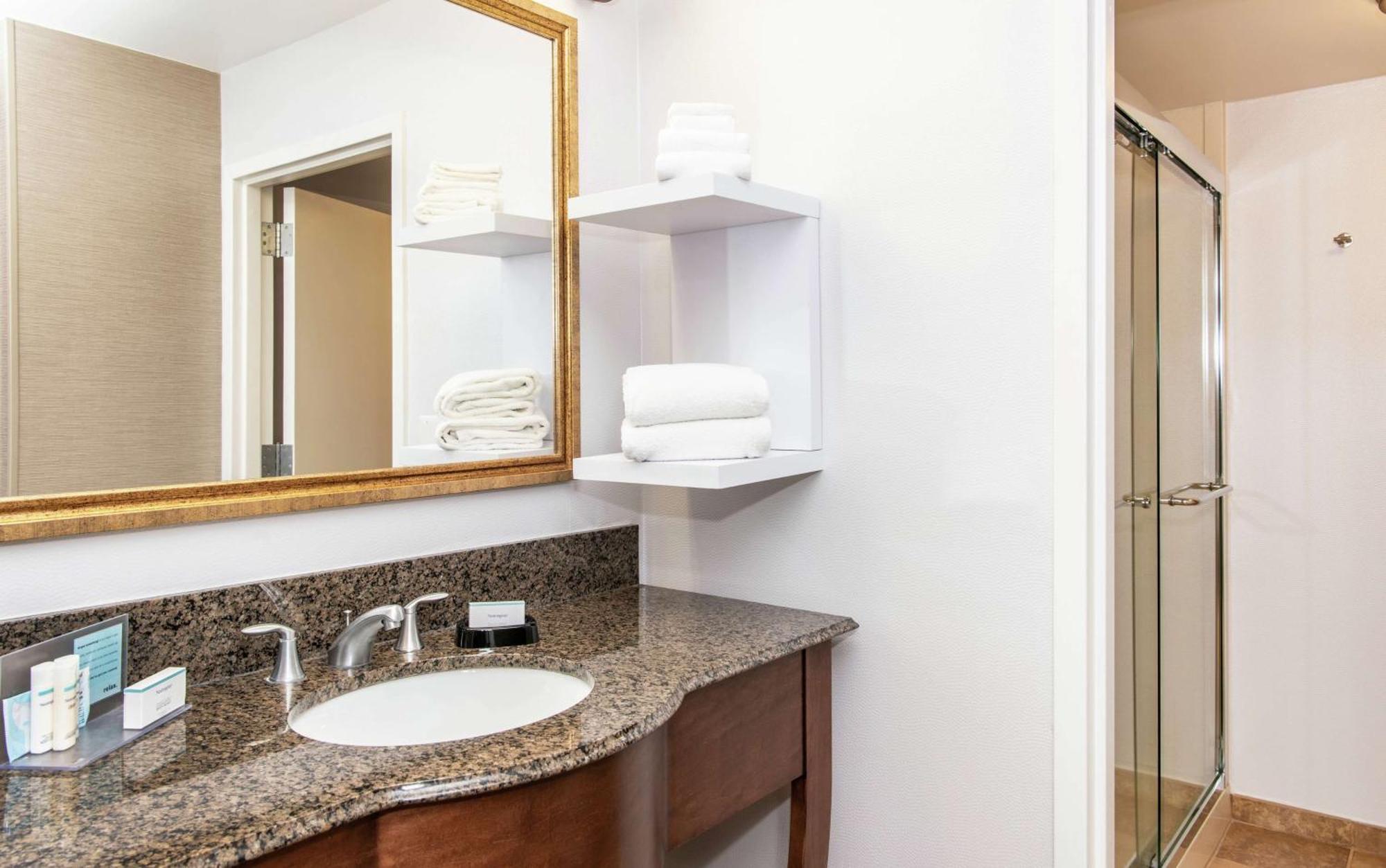 Hampton Inn & Suites Rochester/Виктор Экстерьер фото