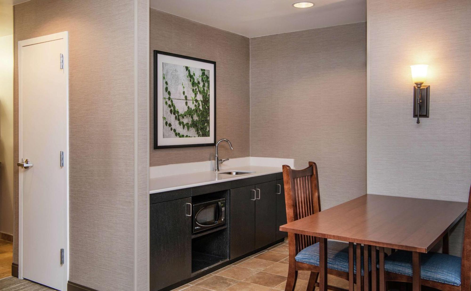 Hampton Inn & Suites Rochester/Виктор Экстерьер фото