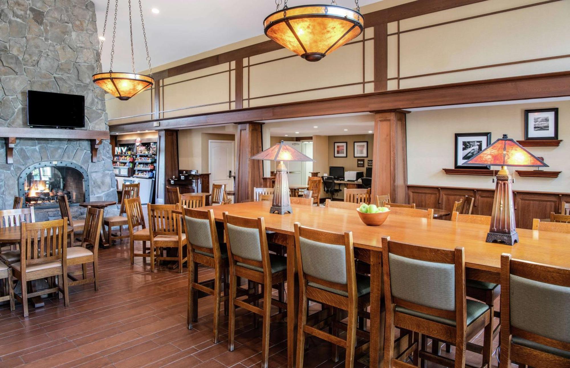 Hampton Inn & Suites Rochester/Виктор Экстерьер фото