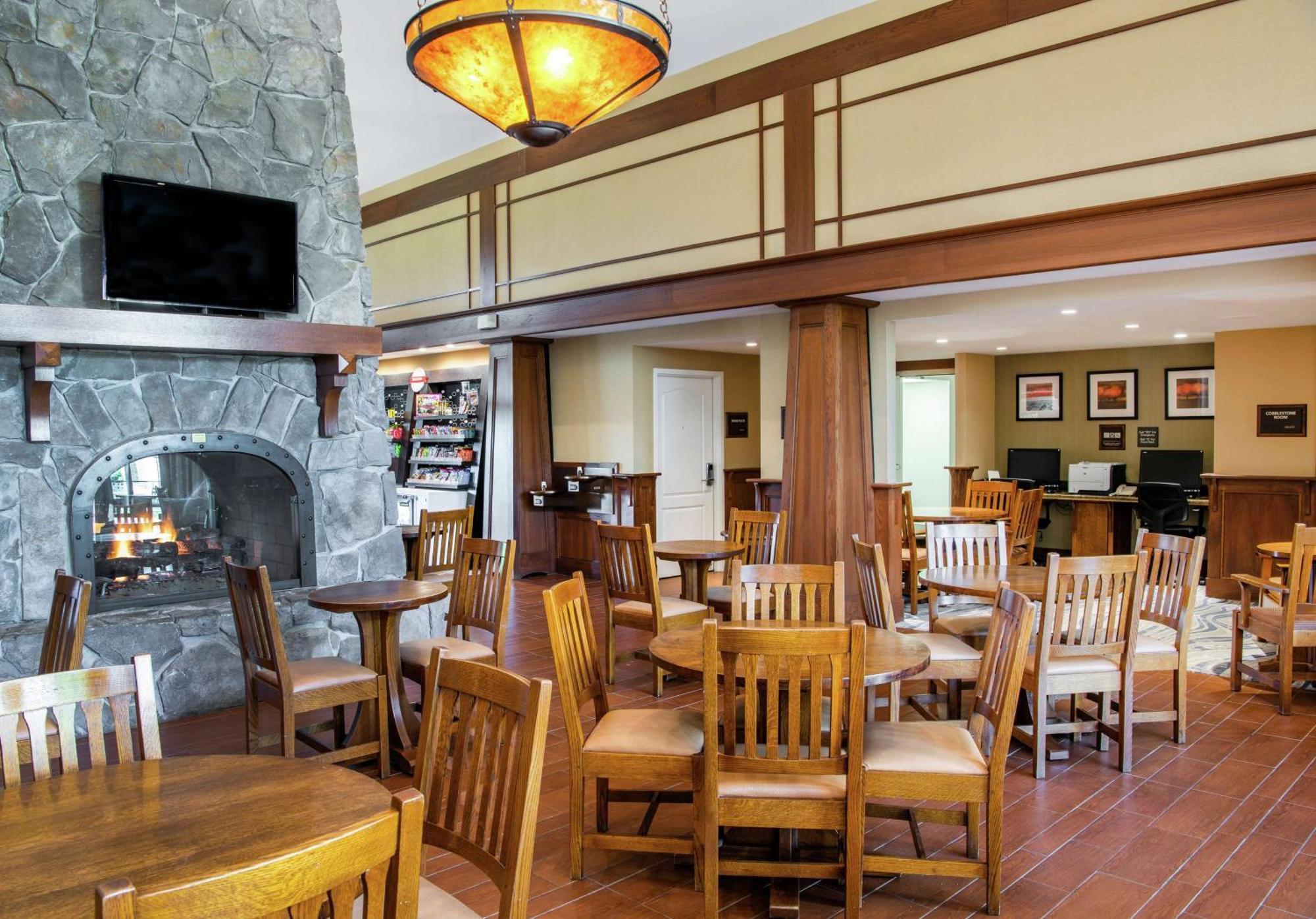 Hampton Inn & Suites Rochester/Виктор Экстерьер фото