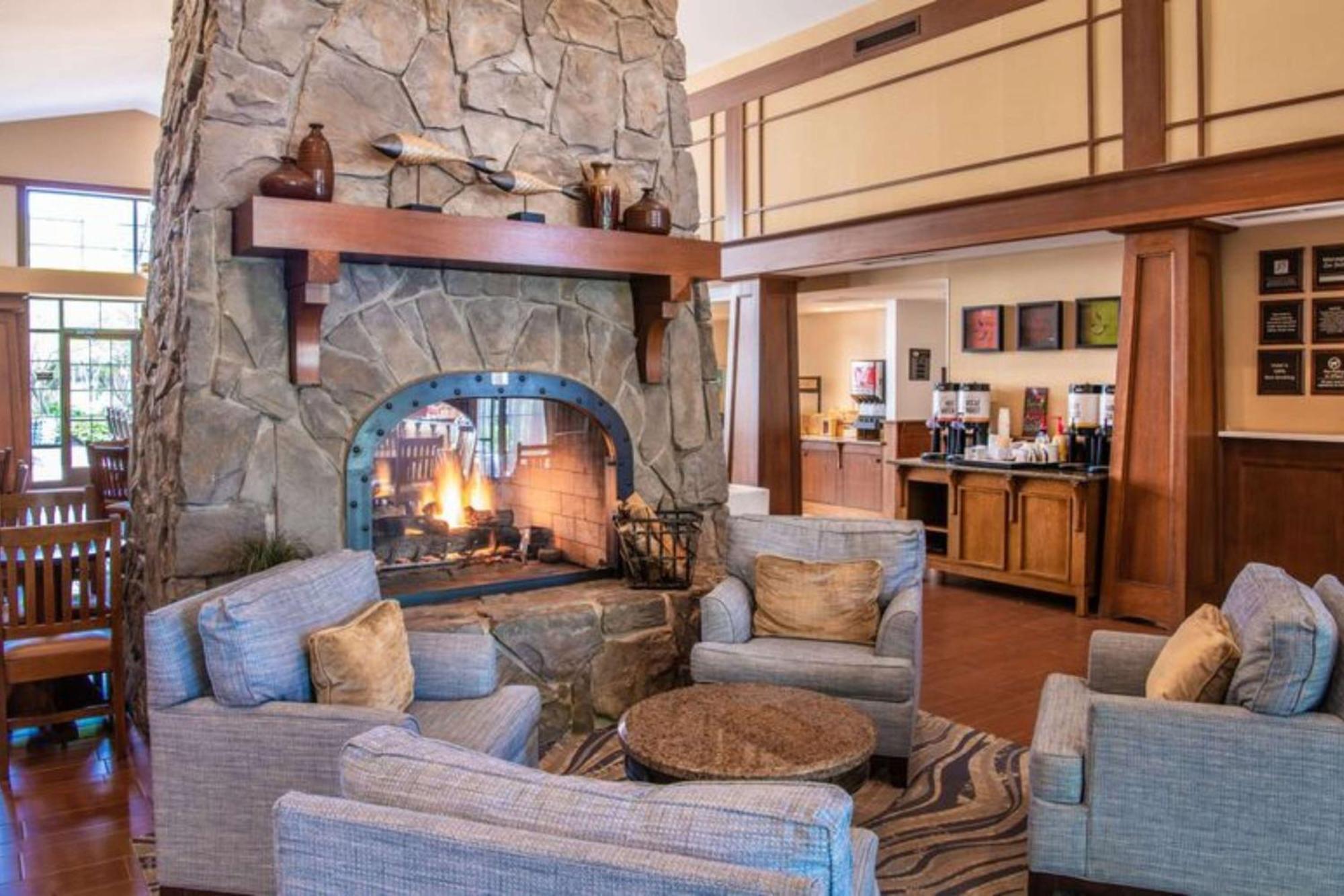 Hampton Inn & Suites Rochester/Виктор Экстерьер фото
