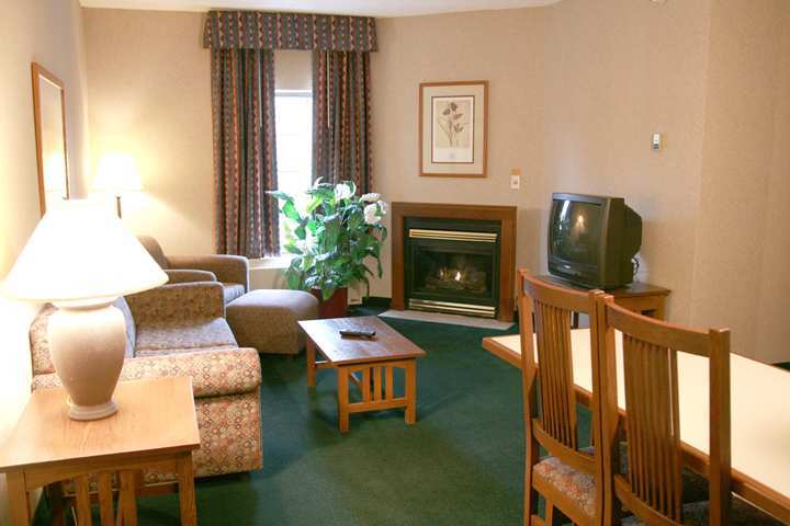 Hampton Inn & Suites Rochester/Виктор Номер фото