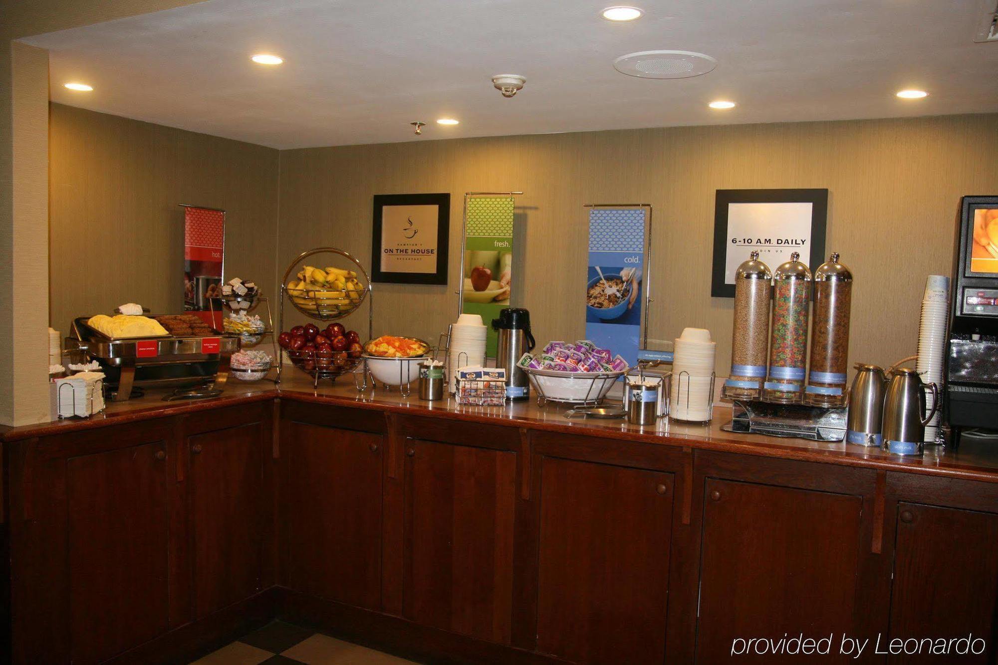 Hampton Inn & Suites Rochester/Виктор Ресторан фото