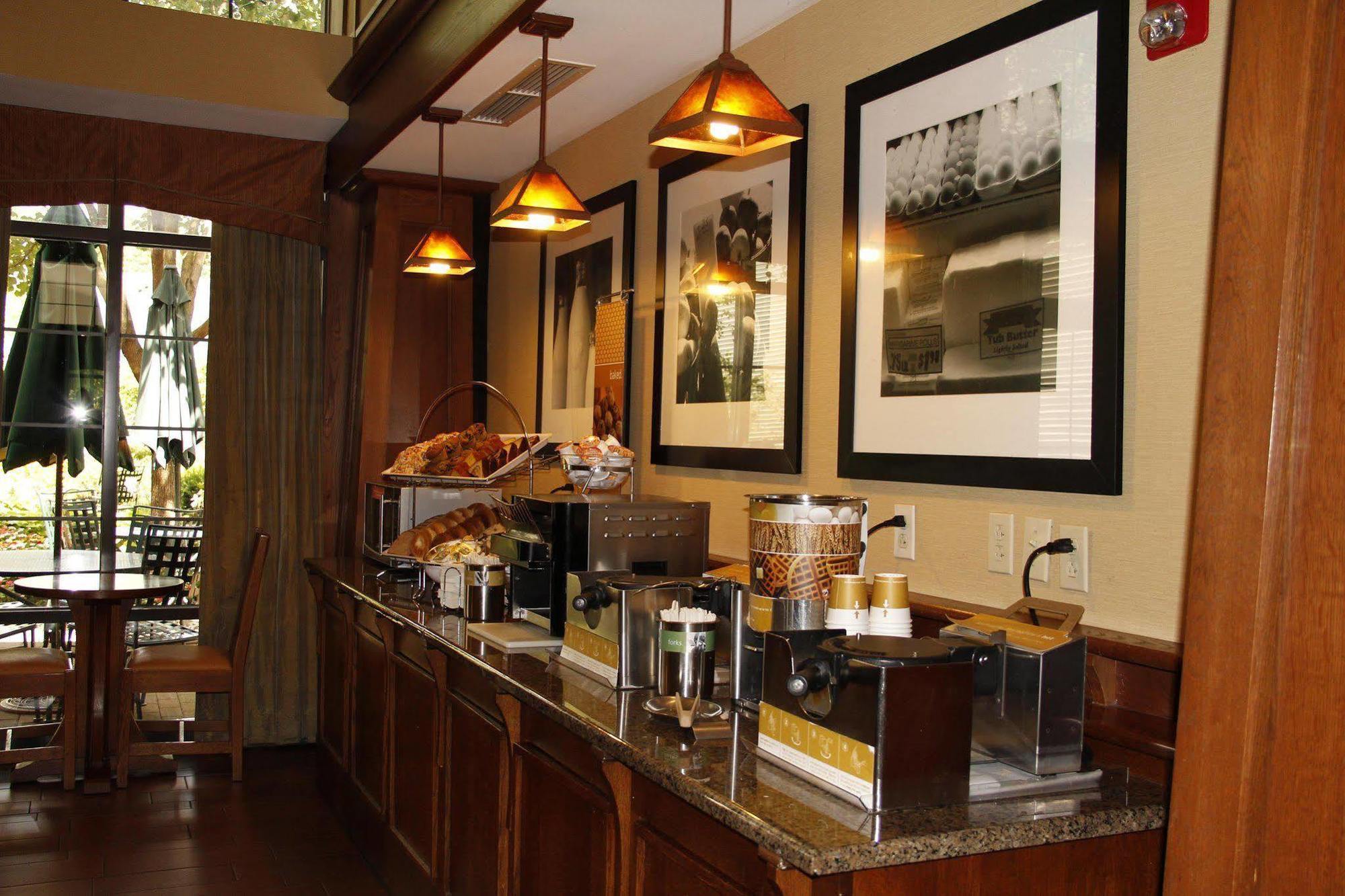 Hampton Inn & Suites Rochester/Виктор Ресторан фото