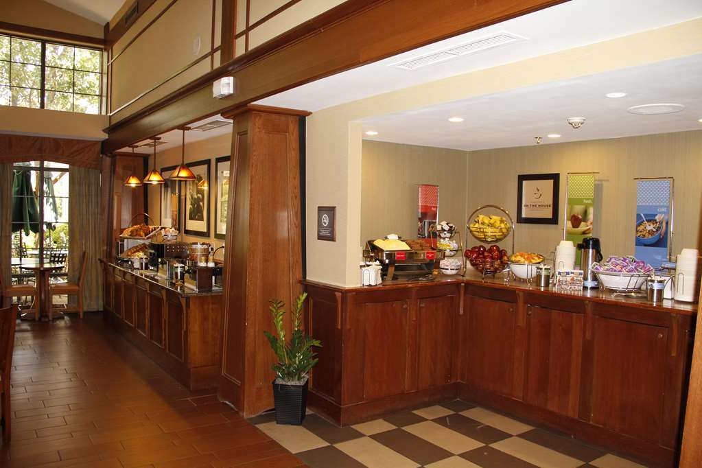 Hampton Inn & Suites Rochester/Виктор Ресторан фото